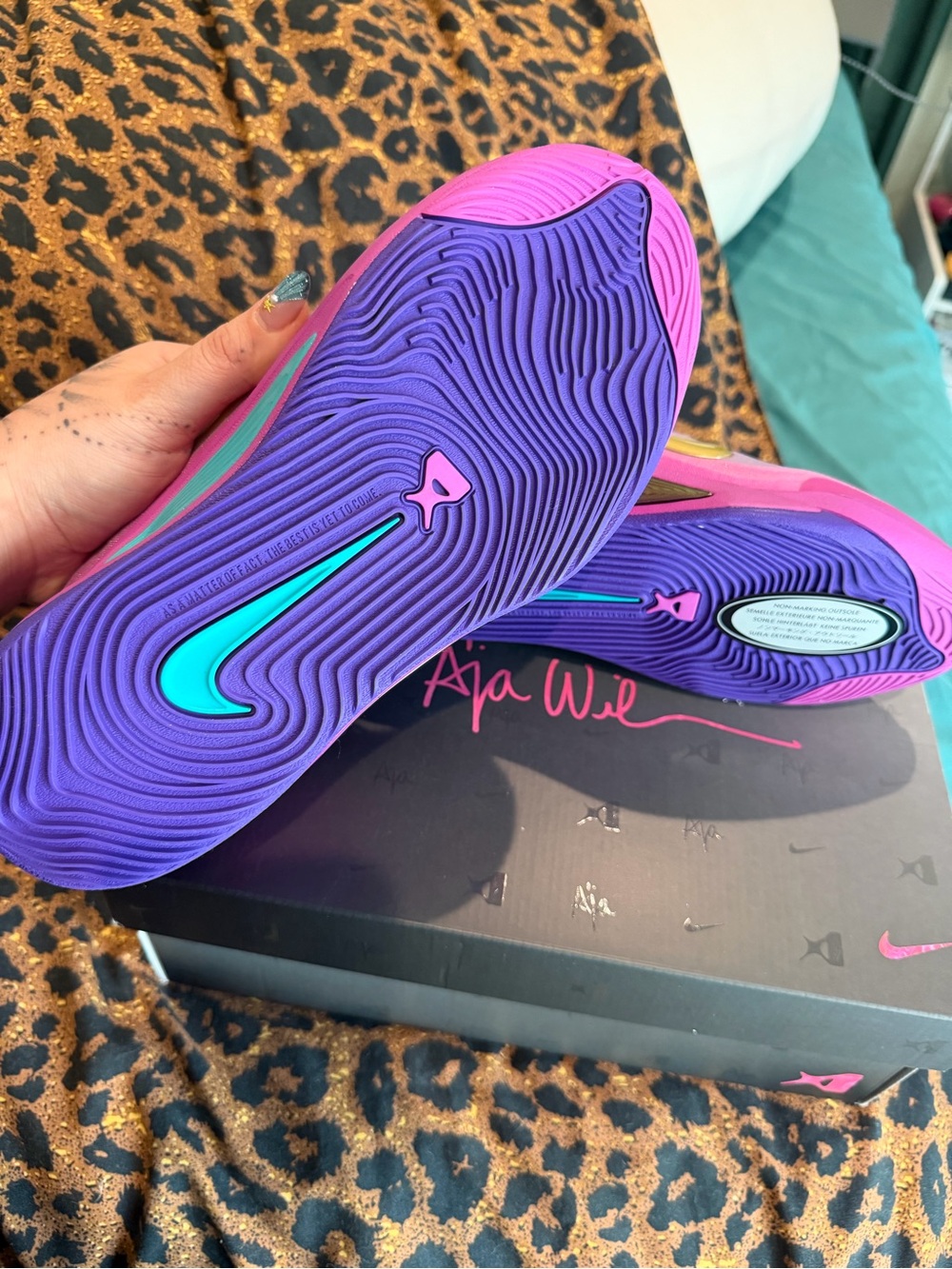 Nike Women's A'One "Unapologetic Iridescent Accents - Picture 4 of 4